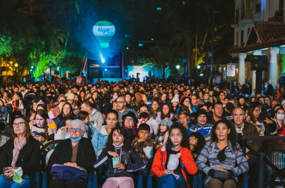 Público lota Parque José Affonso Junqueira para prestigiar mais uma edição do Cine Família na Praça